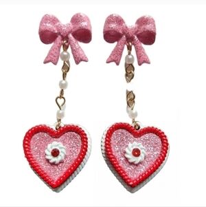 Betsey Johnson heart ❤️ torte dangle